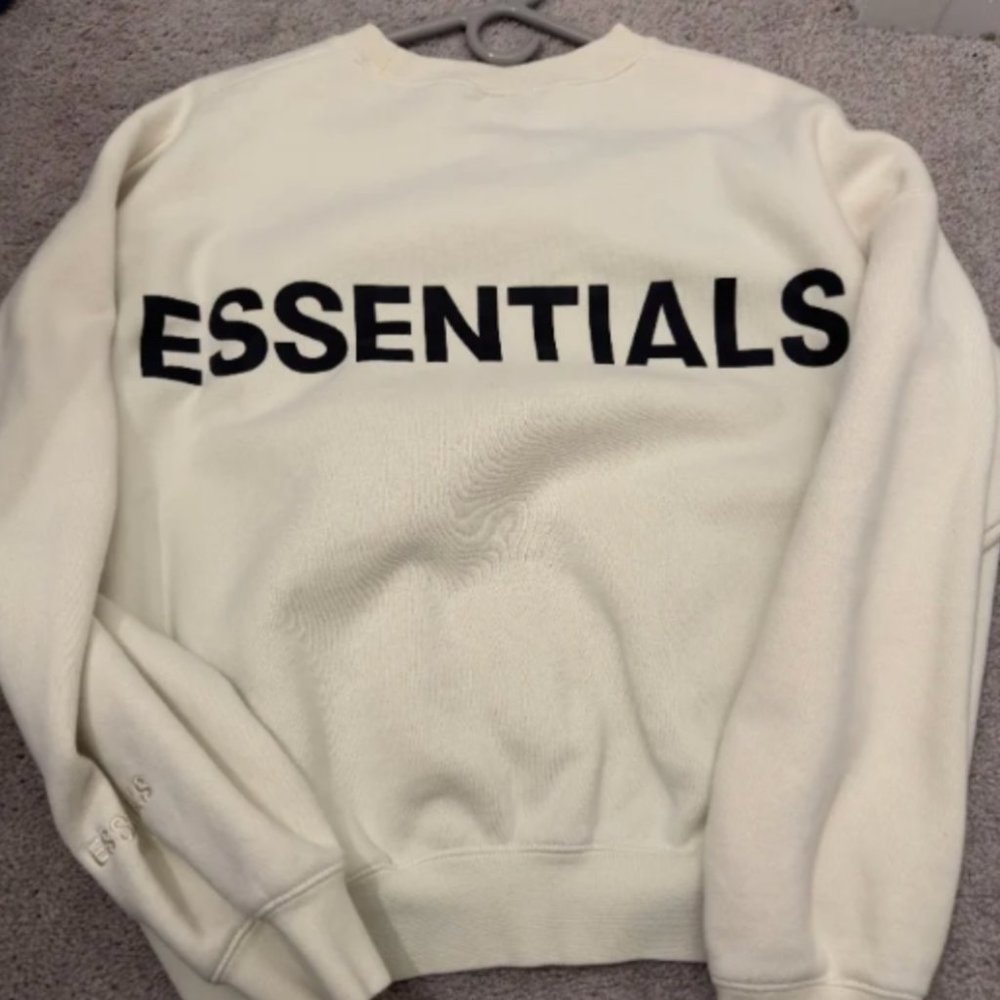 Fear of God Essentials Crewneck Off-white